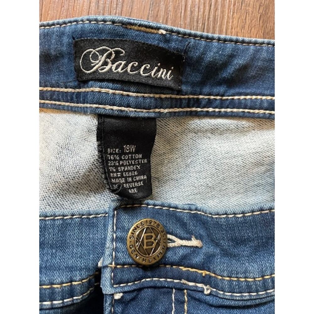 Baccini Women's Size 18W Denim Cuffed Shorts NWT - Picture 3 of 4